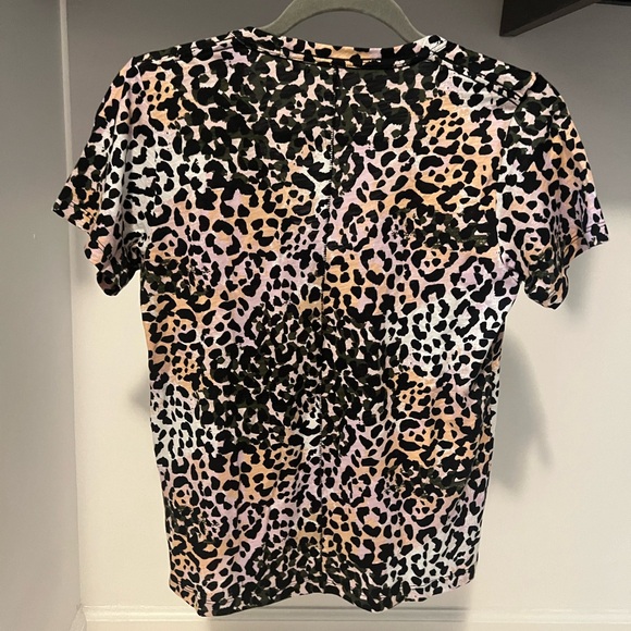 Veronica Beard Casey v-neck tee, lilac multi leopard print, XS - Picture 3 of 4